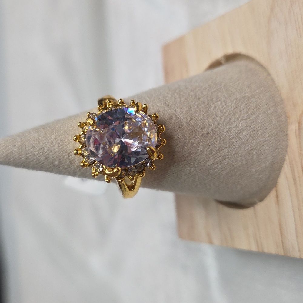 Clear Circular Stone Fashion Ring Gold Tone Band Elegant Rhinestone Crystal